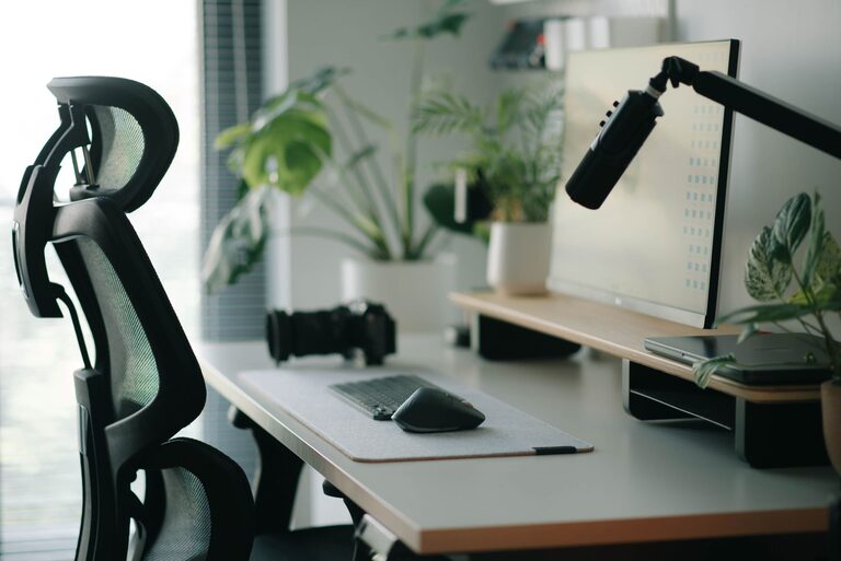 How to Choose a Comfortable Desk Chair for Your Workspace