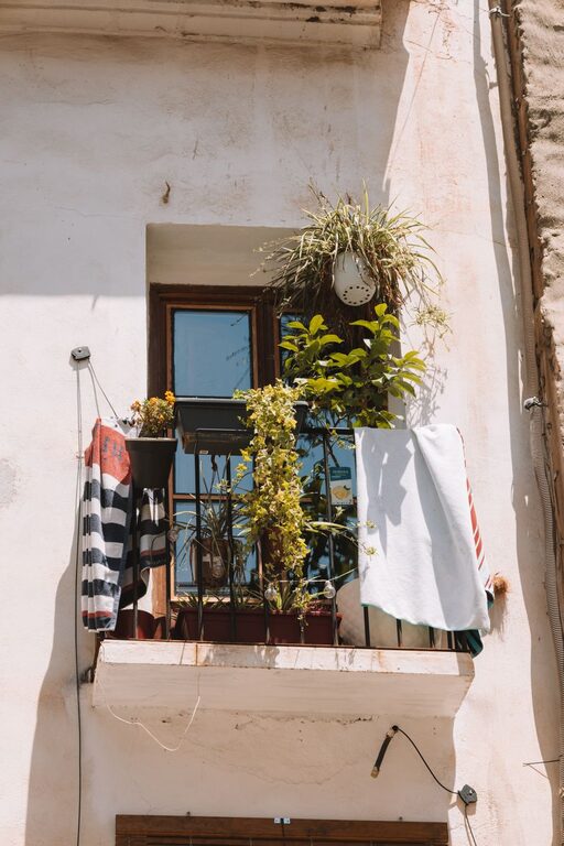 Cozy Up Your Small Balcony: Simple Tips to Create a Relaxing Space